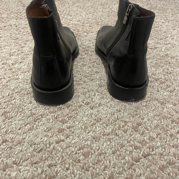 Mens boots size 9 - Picture 3 of 4